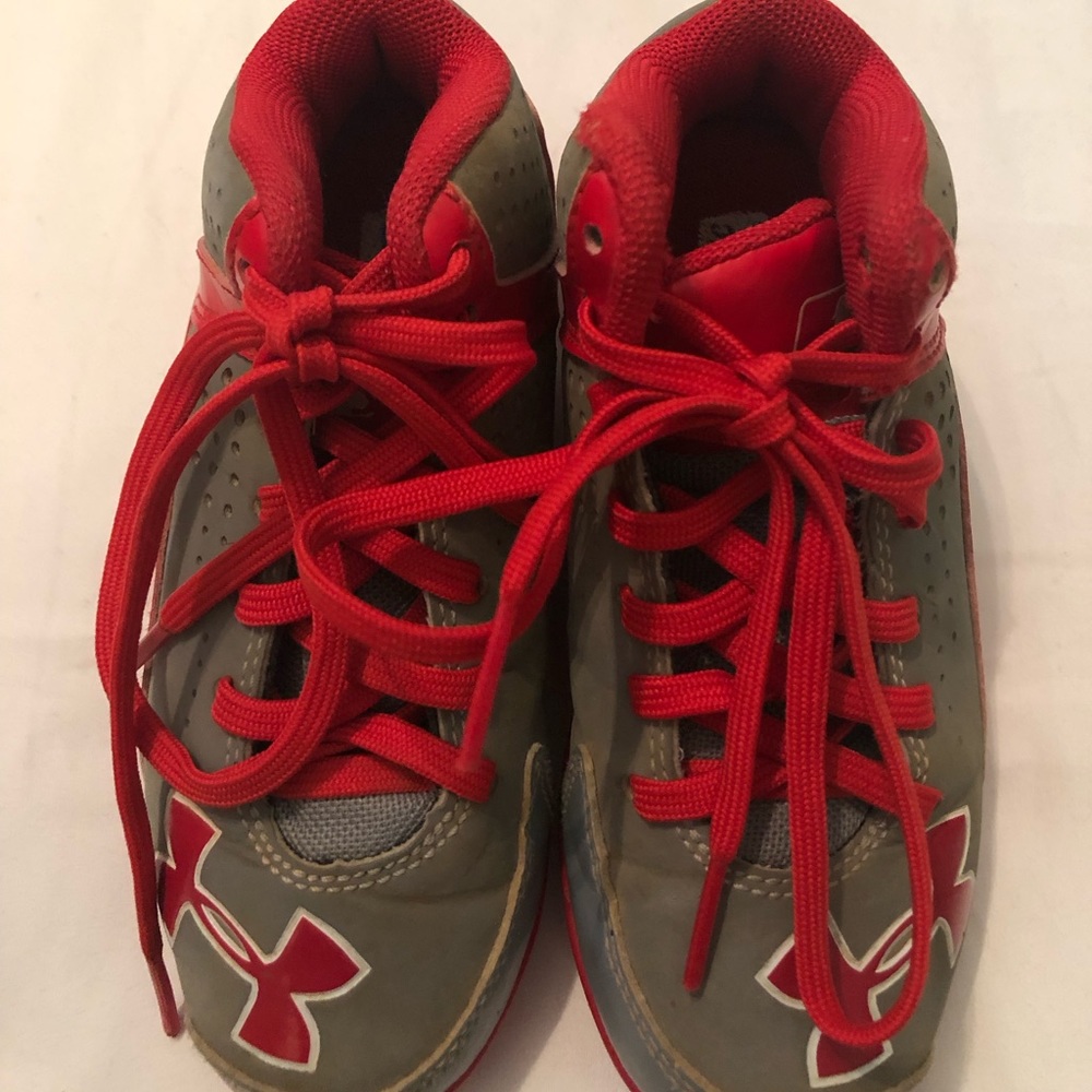 Grey/red Under Armour mid-high baseball cleats. Size little boys 10.